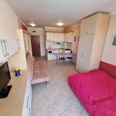 Apartments Primorsko 3*