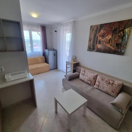 Apartments Primorsko 公寓式酒店 3*