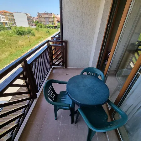 Apartments Primorsko 公寓式酒店