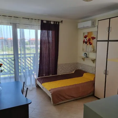 Apartments Primorsko 公寓式酒店