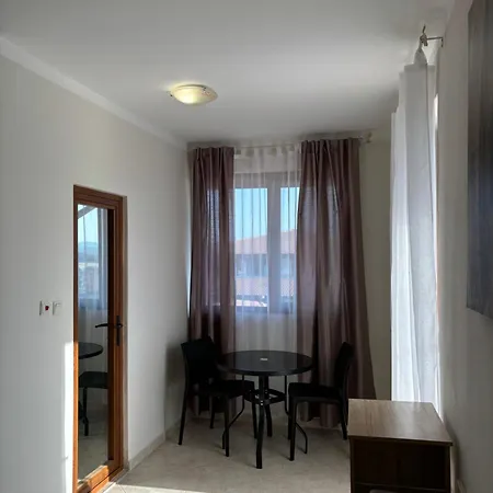 Apartments Primorsko 公寓式酒店 3*
