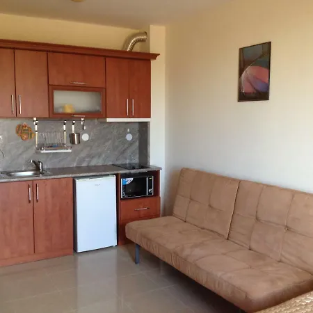 Apartments Primorsko 公寓式酒店 3*