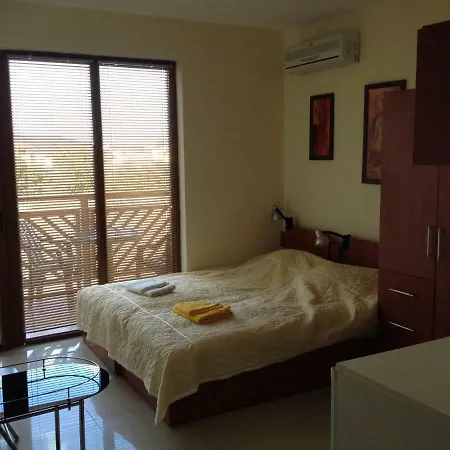Apartments Primorsko 公寓式酒店