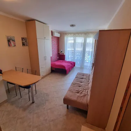 Apartments Primorsko 3*