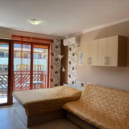 Apartments Primorsko מלון דירות 3*