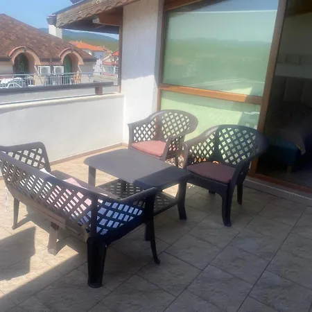 Apartments Primorsko מלון דירות